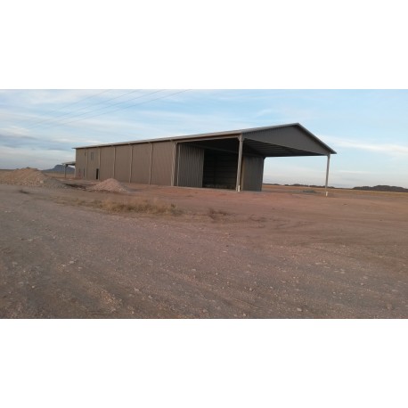 Bodega con tejaban de la orilla