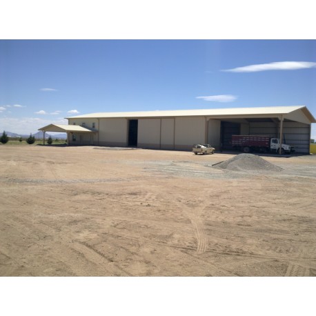 Bodega con tejaban de la orilla