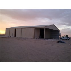 Bodega con tejaban de la orilla