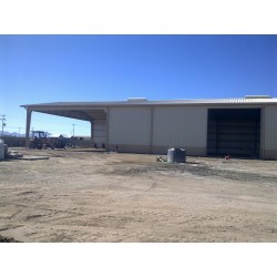 Bodega con tejaban de la orilla